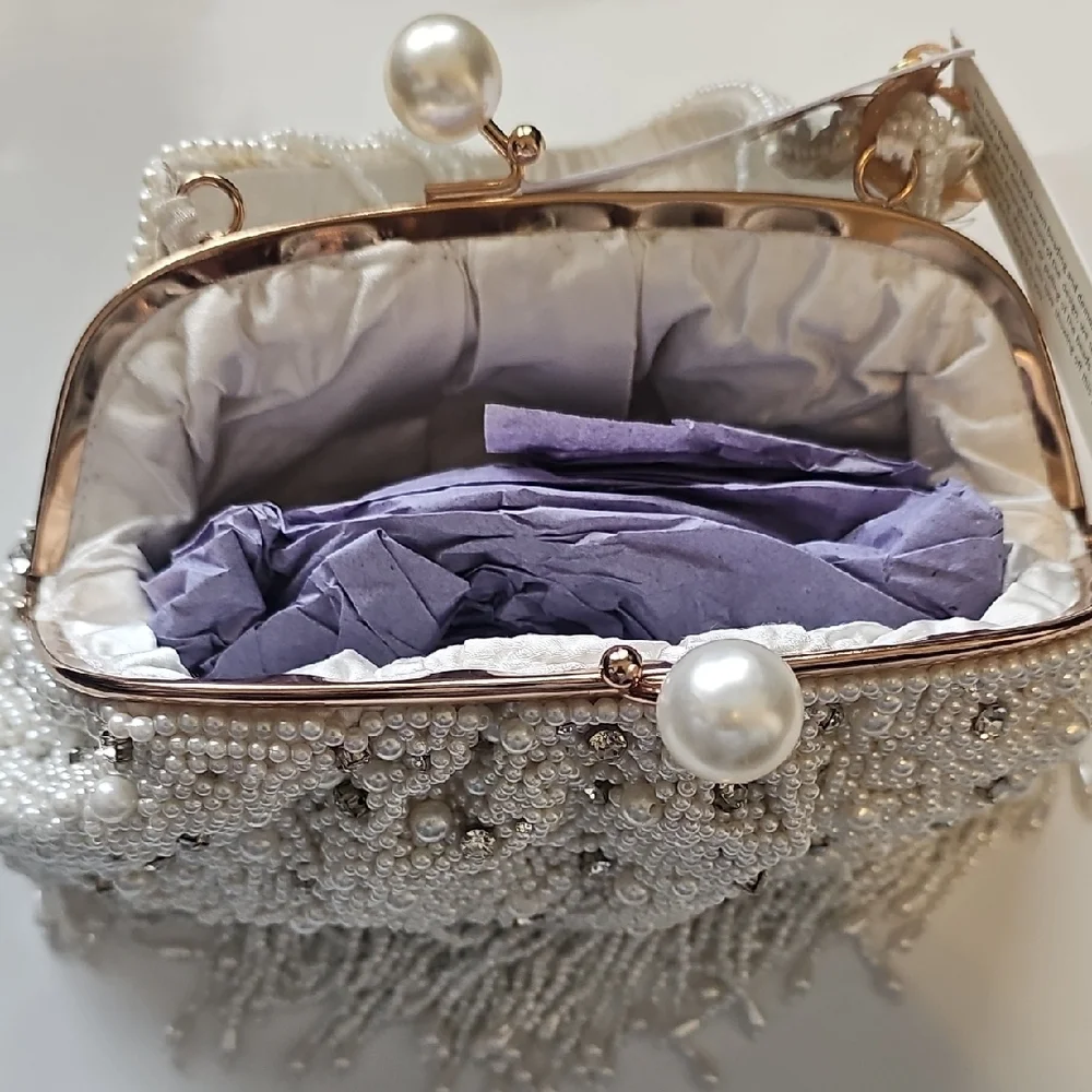 NWT VIRAL TIKTOK India Boutique Zhuu Pearl Beaded White Tassel Clutch
